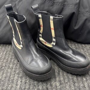 Burberry Girls’ Chelsea Black Leather Ankle Boots with Plaid Detail - Size 31/13